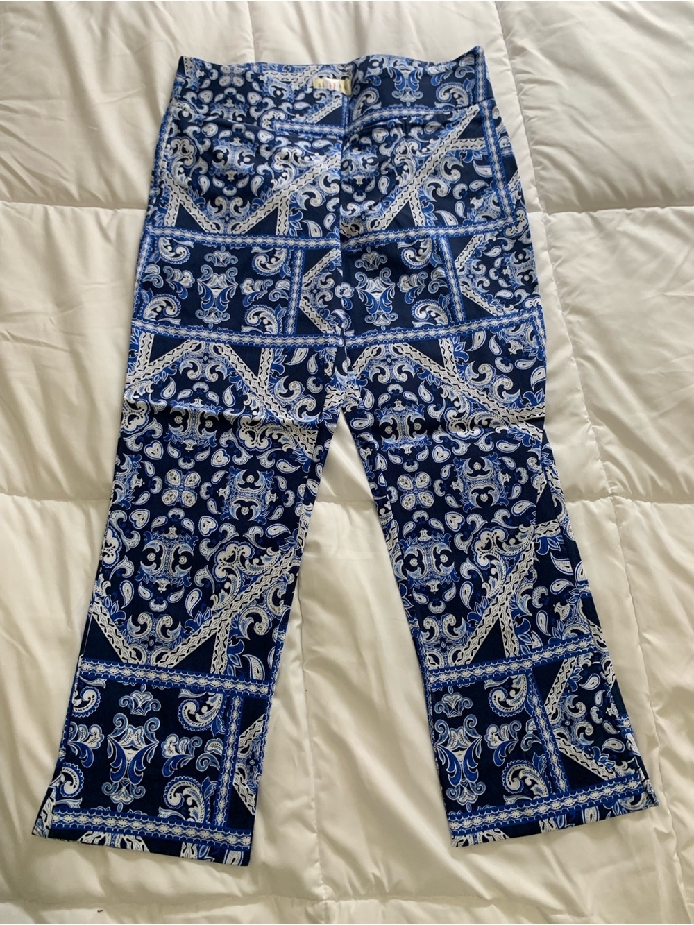 New Laura Capri Pants Size 8
